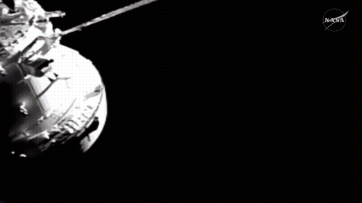 7일 미국 항공우주국(NASA)에 따르면 오리온 우주선은 한국 시간 기준 이날 오전 9시 35분(미 동부 시간 6일 오후 8시 35분)경 오리온과 달, 태양이 일직선으로 정렬되는 일식 구간에 진입했다. (사진=NAS