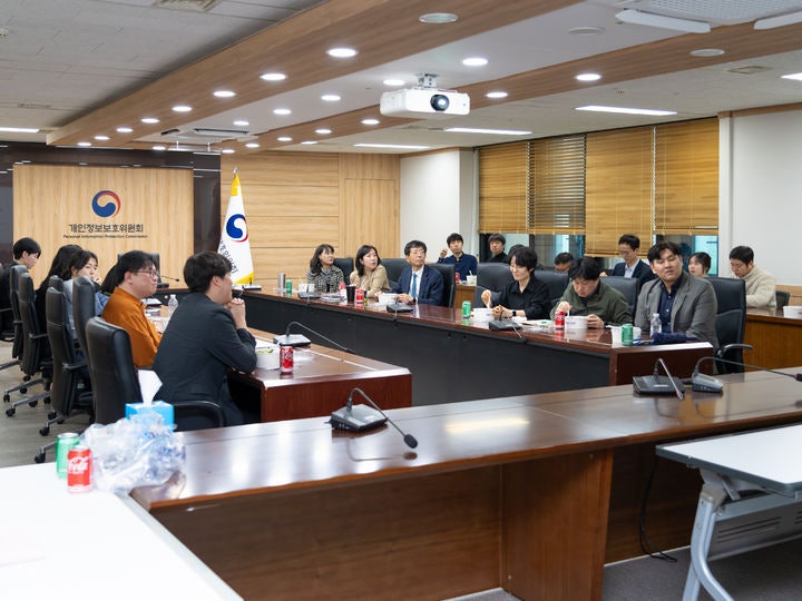 [서울=뉴시스] 개인정보보호위원회는 직원들의 인공지능(AI) 활용 역량을 강화하기 위한 연구모임 '개인정보 AX 엔진룸'을 운영한다고 10일 밝혔다. 2026.04.10. (사진=개인정보보호위원회 제공) *재판매 및
