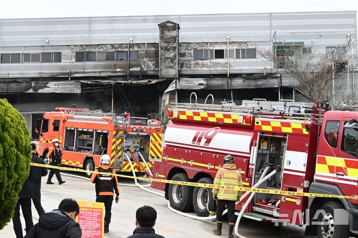 "폭발 직후 연기가…" "나오랬는데…" 비통한 소방관 순직현장 관련 대표 이미지
