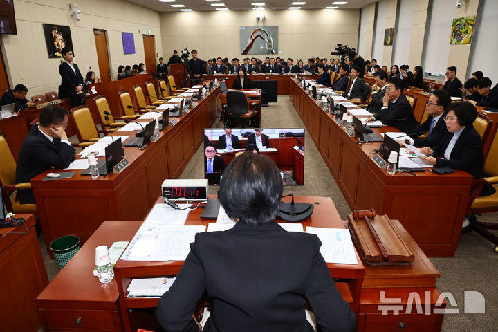 [서울=뉴시스] 김명년 기자 = 9일 오전 서울 여의도 국회에서 과학기술정보방송통신위원회 전체회의가 열리고 있다. 2025.04.09. kmn@newsis.com