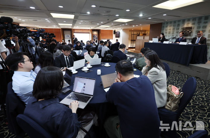 [서울=뉴시스] 최진석 기자 = 정원오 더불어민주당 서울시장 후보가 16일 서울 중구 한국프레스센터에서 열린 서울외신기자클럽(SFCC) 초청간담회에서 발언하고 있다. 2026.04.16. myjs@newsis.com