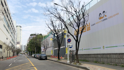 [서울=뉴시스] 황민 인턴기자= '영통역 우미 린' 부지 바로 앞 도보권에 홈플러스와 영통역이 있다.*재판매 및 DB 금지