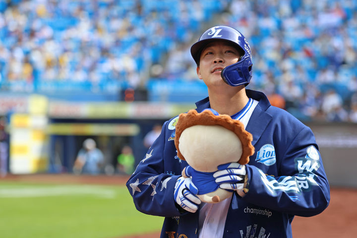 '전병우 3점포' 삼성, 7-2로 <b>LG</b> 꺾고 7연승…단독 선두 수성