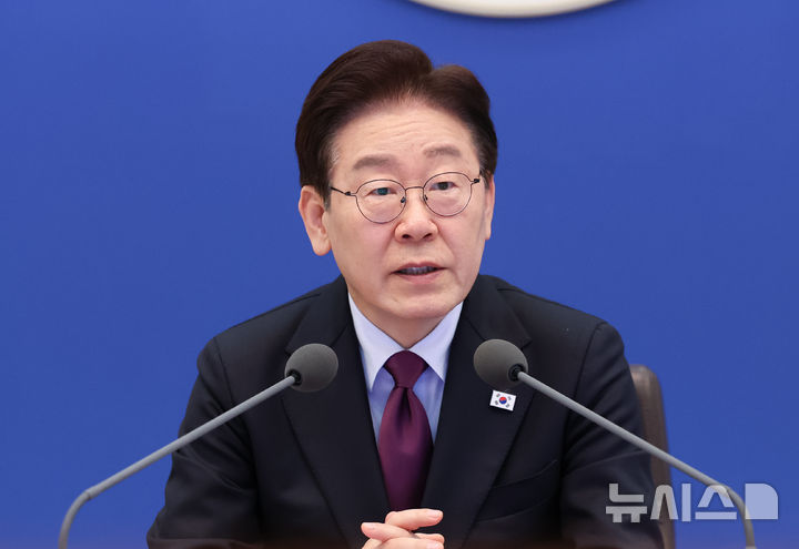 [서울=뉴시스] 고범준 기자 = 이재명 대통령이 지난 9일 청와대에서 열린 수석보좌관회의에서 발언을 하고 있다.(청와대통신사진기자단) 2026.04.09.