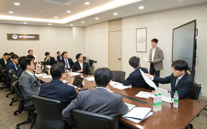 [서울=뉴시스]과학기술정보통신부는 소관 주요 정책 이슈들에 대한 역량을 집중하기 위해, 내부 정책 브랜드이자 관리 방안으로 ‘다함께 스프린트(SPRInT)’를 신설·개시한다고 밝혔다. 이는 긴밀한 내부 정보공유 및 