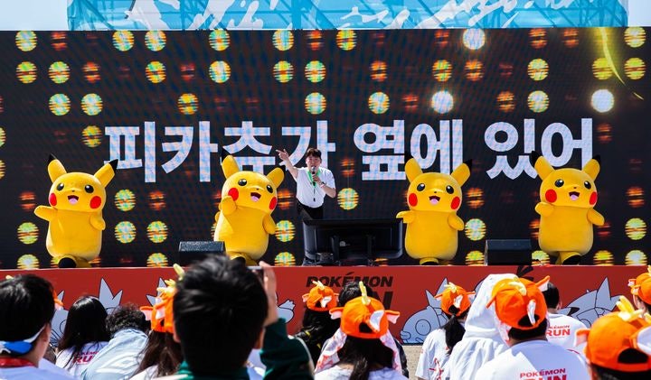 [서울=뉴시스] 5일 서울시 뚝섬한강공원에서 열린 ‘포켓몬 런 2026 in Seoul’ 행사 참가자들이 SK텔레콤과 삼성전자 공동부스에서 다양한 이벤트를 즐기고 있다. (사진=SKT 제공) *재판매 및 DB 금지