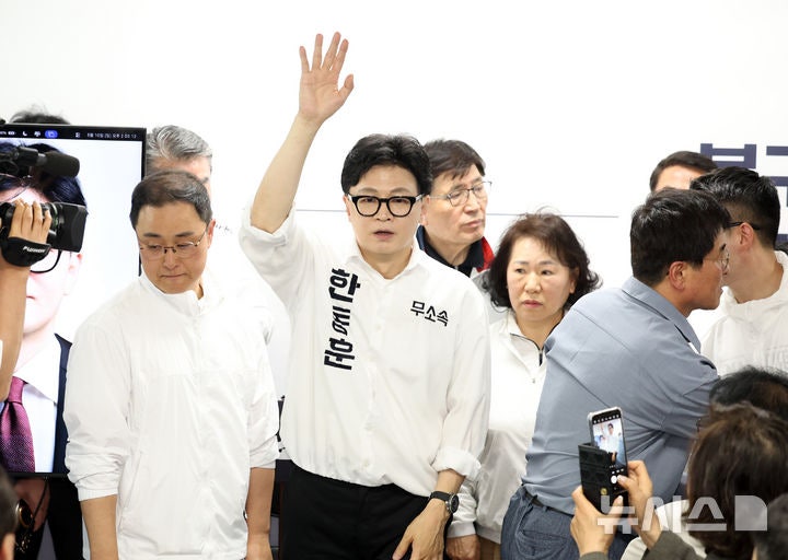 무소속 한동훈의 승부수, "배지 달고 보수 자존심 회복하겠다"