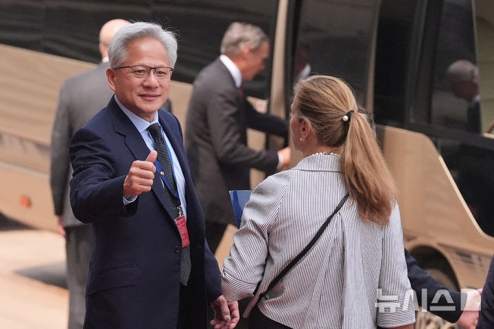 젠슨 황 "中 시장, 결국 다시 열릴 것"…엔비디아, 대중 규제 완화 기대감