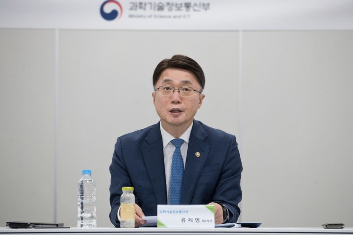 [서울=뉴시스]류제명 과학기술정보통신부 제2차관이 19일 오후 서울 중구 서울스퀘어 국가인공지능전략위원회에서 열린'침해사고 조사 심의위원회 킥오프회의' 에서 최근 발생하고 있는 침해사고 동향에 대해 파악하고, AI 