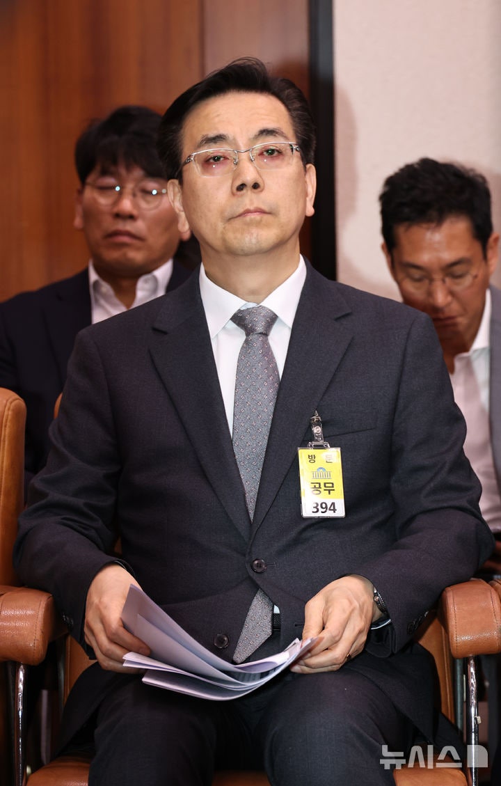 [서울=뉴시스] 김금보 기자 = 이한우 현대건설 대표이사 부사장이 20일 오전 서울 여의도 국회 국토교통위원회에서 열린 GTX 삼성역 철근누락 관련 긴급현안질의에 출석해 있다. 2026.05.20. kgb@newsi