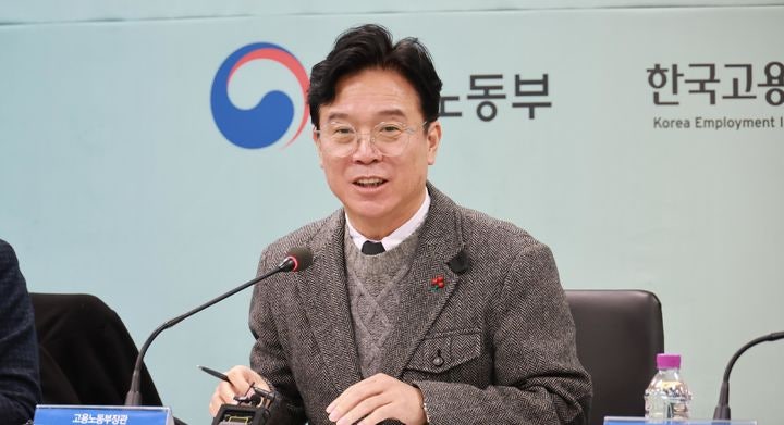 노동<b>장관</b>, ILO 사무총장과 회담…"사람 중심 AI 전환 협력하자"