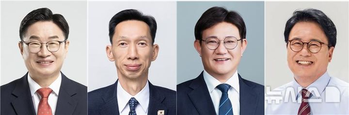 [창원=뉴시스]6월3일 실시하는 제9회 전국동시지방선거 후보 등록 첫날인 14일 경남도선관위에서 교육감선거 후보 등록을 마친 권순기(왼쪽부터),김준식,송영기,오인태 후보.(사진=경남도선관위 제공)2026.05.