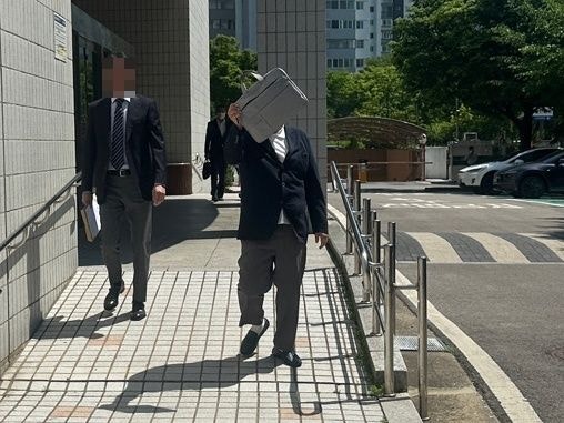 이차전지 호재로 개미들 울린 주가조작 일당, 결국 쇠고랑 찼다