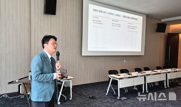 [서울=뉴시스] 김용희 선문대 교수가 한국미디어경영학회가 28일 개최한 ‘유료방송 콘텐츠 거래 시장의 지속가능성과 개선을 위한 방안’ 정책세미나에서 프로그램 사용료 단가 정상화와 선계약-후공급 제도화 필요성을 담은 
