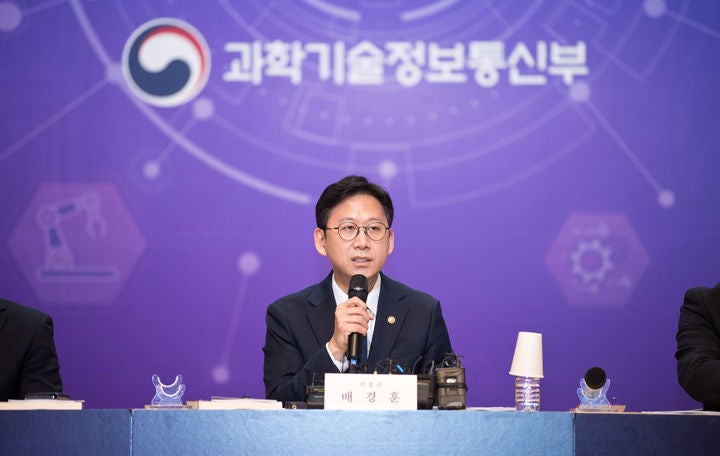 [서울=뉴시스]배경훈 부총리 겸 과학기술정보통신부 장관이 29일 오후 서울 중구 서울중앙우체국에서 열린 '과학기술정보통신부 기자간담회' 에서 발언하고 있다.. (사진=과기정통부 제공) *재판매 및 DB 금지