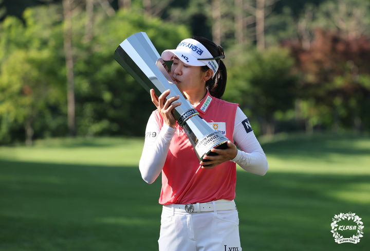 'KLPGA 20승 대기록' <b>박민지</b> "우승 계속 추가하겠다"(종합)