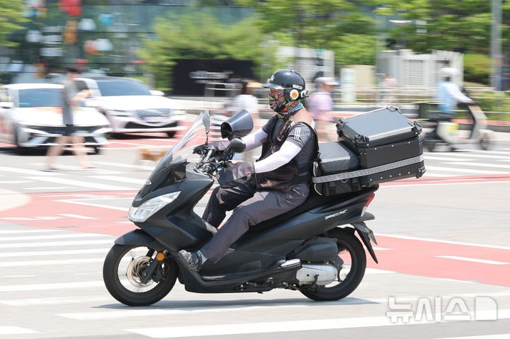 배달 오토바이 보험 없으면 주행 금지, 안전망 강화된다