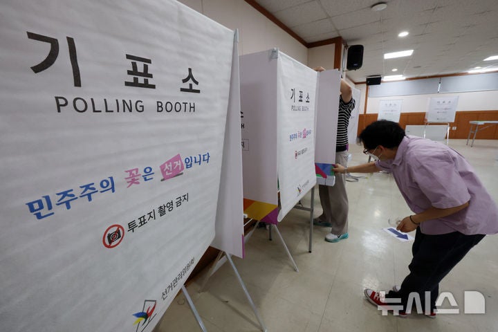 <b>투표</b>소 헷갈린다면…선관위 앱·네이버·카카오서 바로 확인