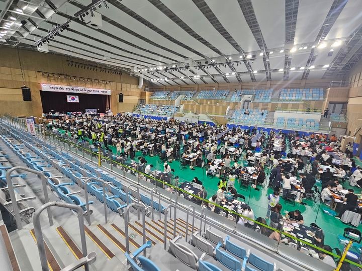 [남양주=뉴시스] 이호진 기자=제9회 전국동시지방선거 투표일인 3일 경기 남양주시 남양주체육문화센터에서 개표 작업이 진행되고 있다.2026.06.03.*재판매 및 DB 금지