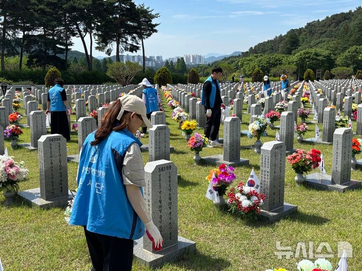 "독립운동 정신 잇는다"…자생한방, <b>현충원</b> 참배