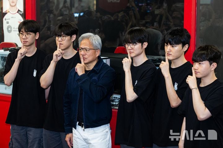 "K-게이머가 날 키웠다"…젠슨 황, 입국 첫발에 페이커 찾은 이유