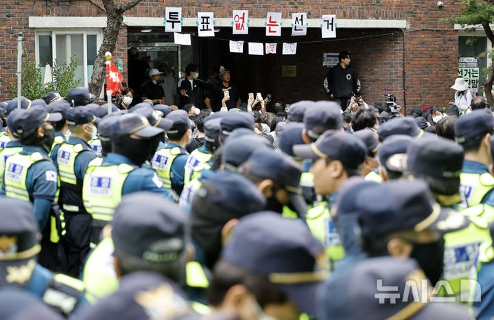 [나사 빠진 선관위]②'소쿠리 투표' 등 선거 때마다 사고…부실 관리로 선거 불신 자초
