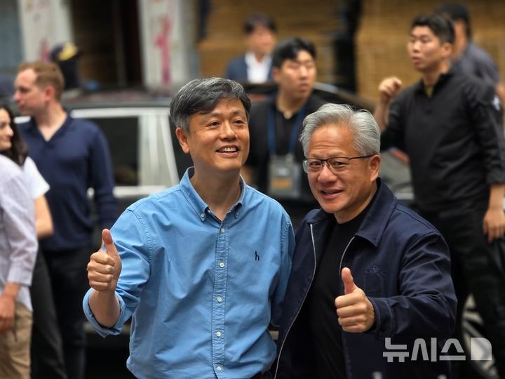 젠슨 황·장병규 '엄지 척'…강남 PC방 회동