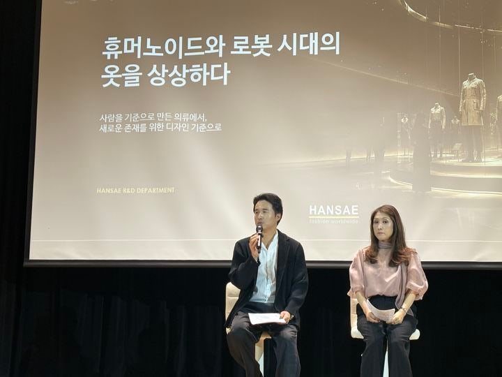 [서울=뉴시스] 권민지 기자 = 김익환 한세실업 부회장과 손지연 한ᄉ