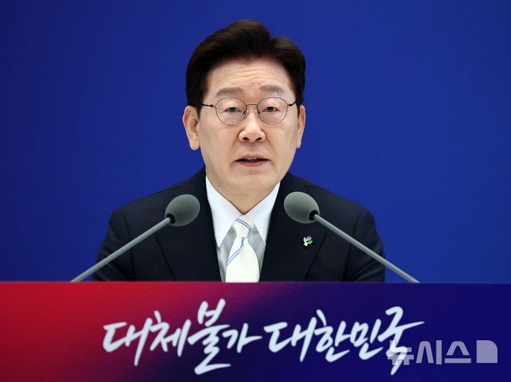 <b>이 대통령</b> "대체불가 대한민국의 꿈 시작…'혁신적 실용정부' 거듭날 것...