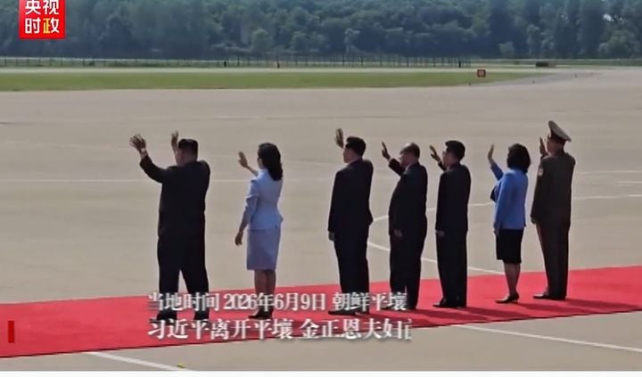 시진핑, 1박2일 방북 마치고 귀국…김정은 부부 공항서 환송