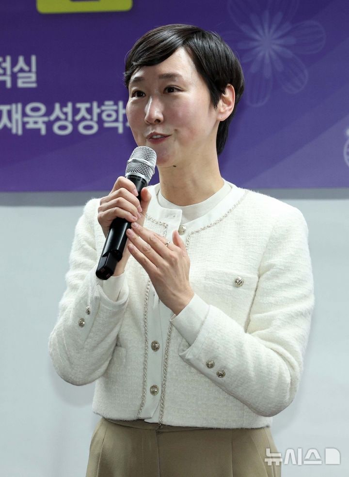 與 '李, 尹에 빗댄 <b>이지은 대변인</b> 논란'에 "발언 진위 여부 파악 중"
