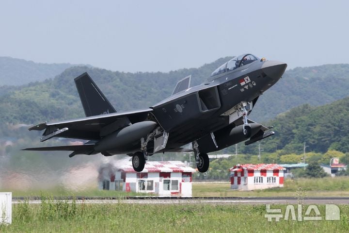 “KF-21이 미국 F-22 베꼈다고?” KAI가 팩트로 참교육해줌