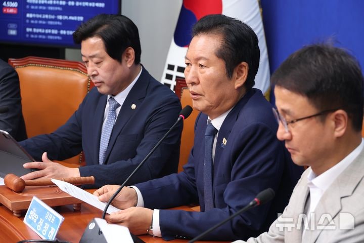 與 <b>최고</b>위서 지선 책임론…"실패한 지도부 전대 출마 안 돼"