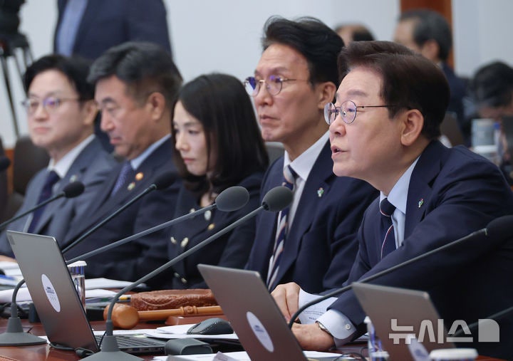 이 대통령 "<b>음주강요</b> 등 직장 내 갑질 꿈도 못 꾸게…내각에 조치 지시...