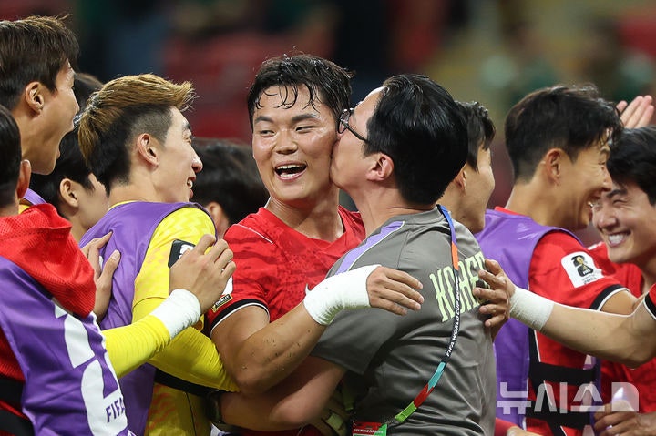 홍명보호, 오현규·황인범 골로 <b>체코</b>에 역전승 [뉴시스Pic]