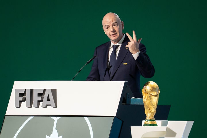 FIFA 회장, '3연속 탈락' 伊에 "월드컵 64개국이면 본선 갈 수도"