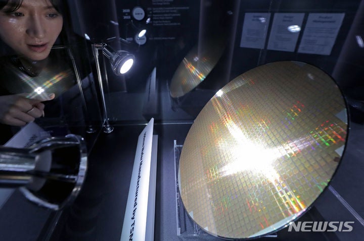 <b>5월 ICT 수출</b> 477.9억佛 <b>역대 최대</b>…메모리 반도체 254% 폭증