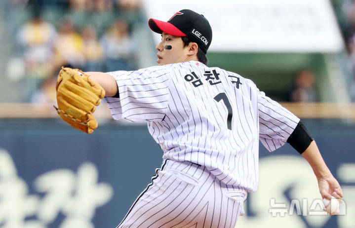 '임찬규 쾌투' 선두 <b>LG</b>, 연이틀 <b>롯데 제압</b>…두산, KIA 꺾고 5위 도약(종합...