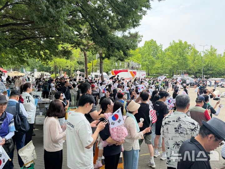 '잠실 개표소 시위' 열흘째… 600명 모여 "부정선거 재선거" 구호