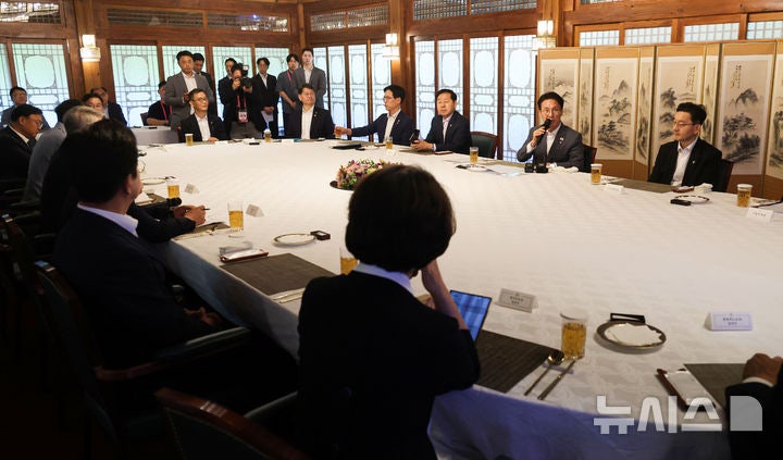 <b>김민석</b> 총리, 광역단체장 당선자 <b>간담회</b>