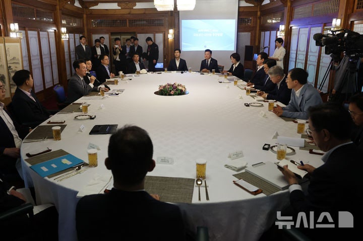 광역단체장 당선자 <b>간담회</b> 연 <b>김민석</b> 총리