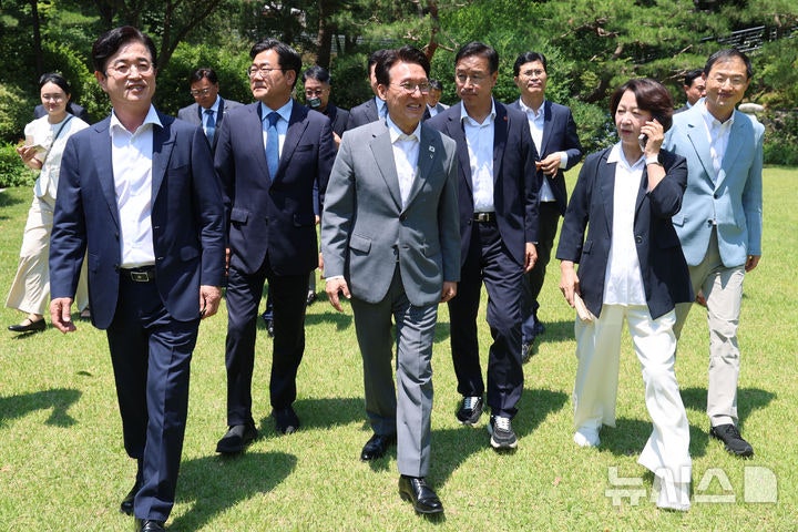 광역단체장 당선자 <b>간담회</b> 연 <b>김민석</b> 총리