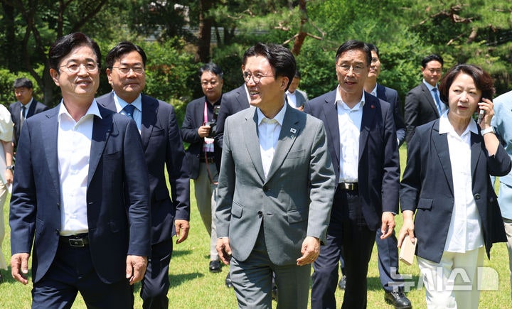 광역단체장 당선자 <b>간담회</b> 연 <b>김민석</b> 총리