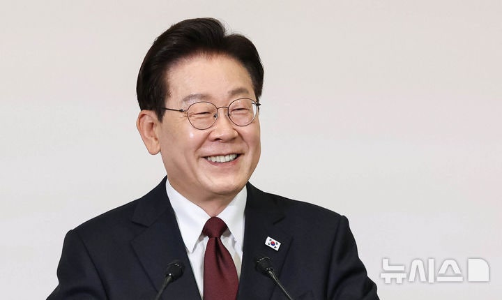 <b>이 대통령</b> "중동 <b>협상 타결 환영</b>…트럼프 <b>대통령</b> 리더십 높이 평가"