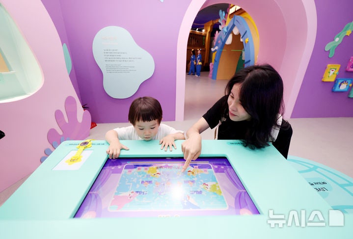 '아기상어와 함께 떠나는 여행'