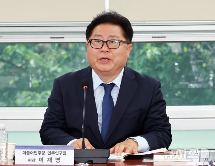발언하는 <b>이재영</b> 더불어민주당 민주연구원 원장