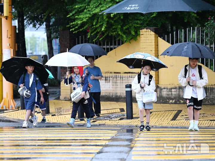 제주도엔 물폭탄 250mm, 서울도 꼼짝없이 젖는다