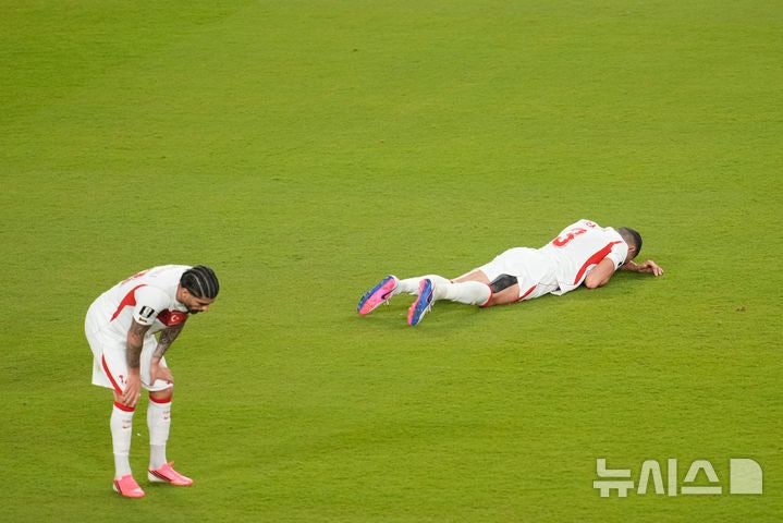 슈팅 62차례나 때렸는데 무득점 2패 탈락…"축구는 논리적이지 않아"