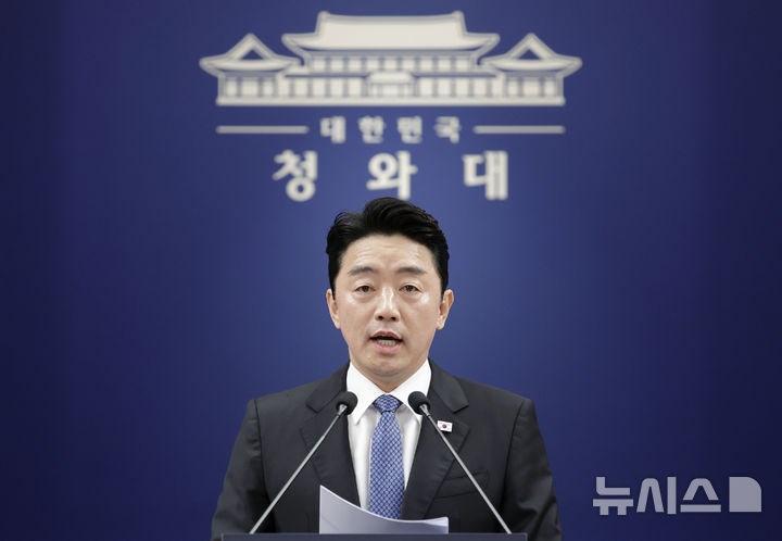 靑 홍보소통수석 성기홍·<b>민정수석</b> 한찬식·사회수석 김경자