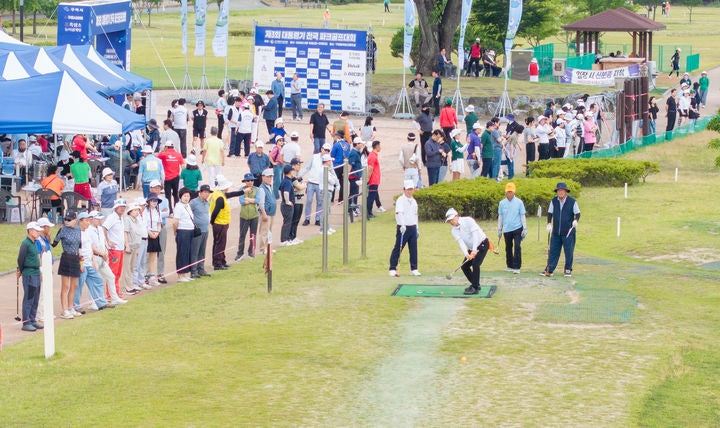 [구미=뉴시스] 전국 파크골프대회 경기 모습. (사진=구미시 제공) 2026.06.21 photo@newsis.com *재판매 및 DB 금지